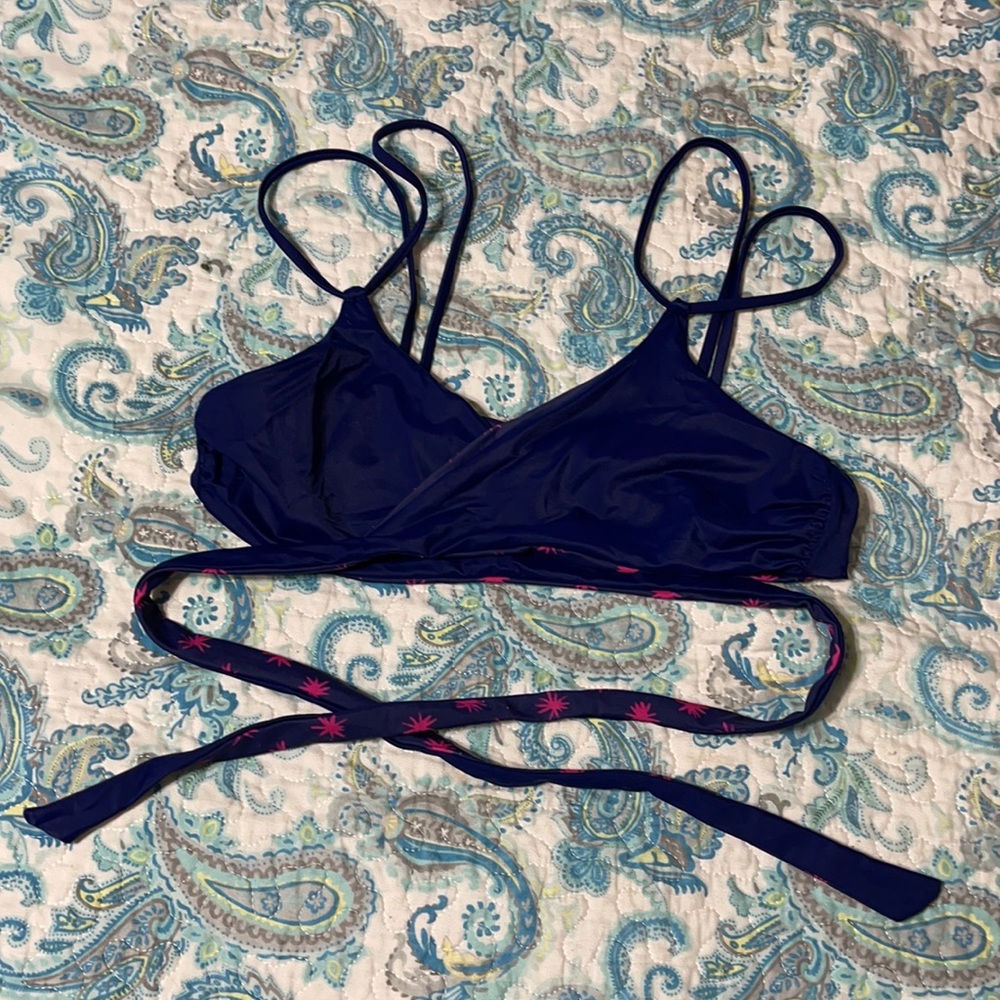 Reversible wrap bikini top
